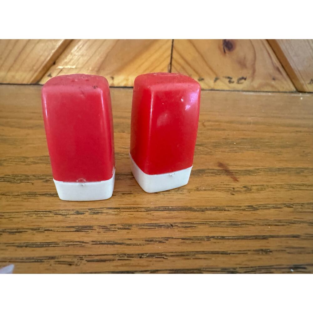 Vintage Red & White Food Stores Salt Pepper Shakers Plastic Advertising Set - Picture 4 of 10